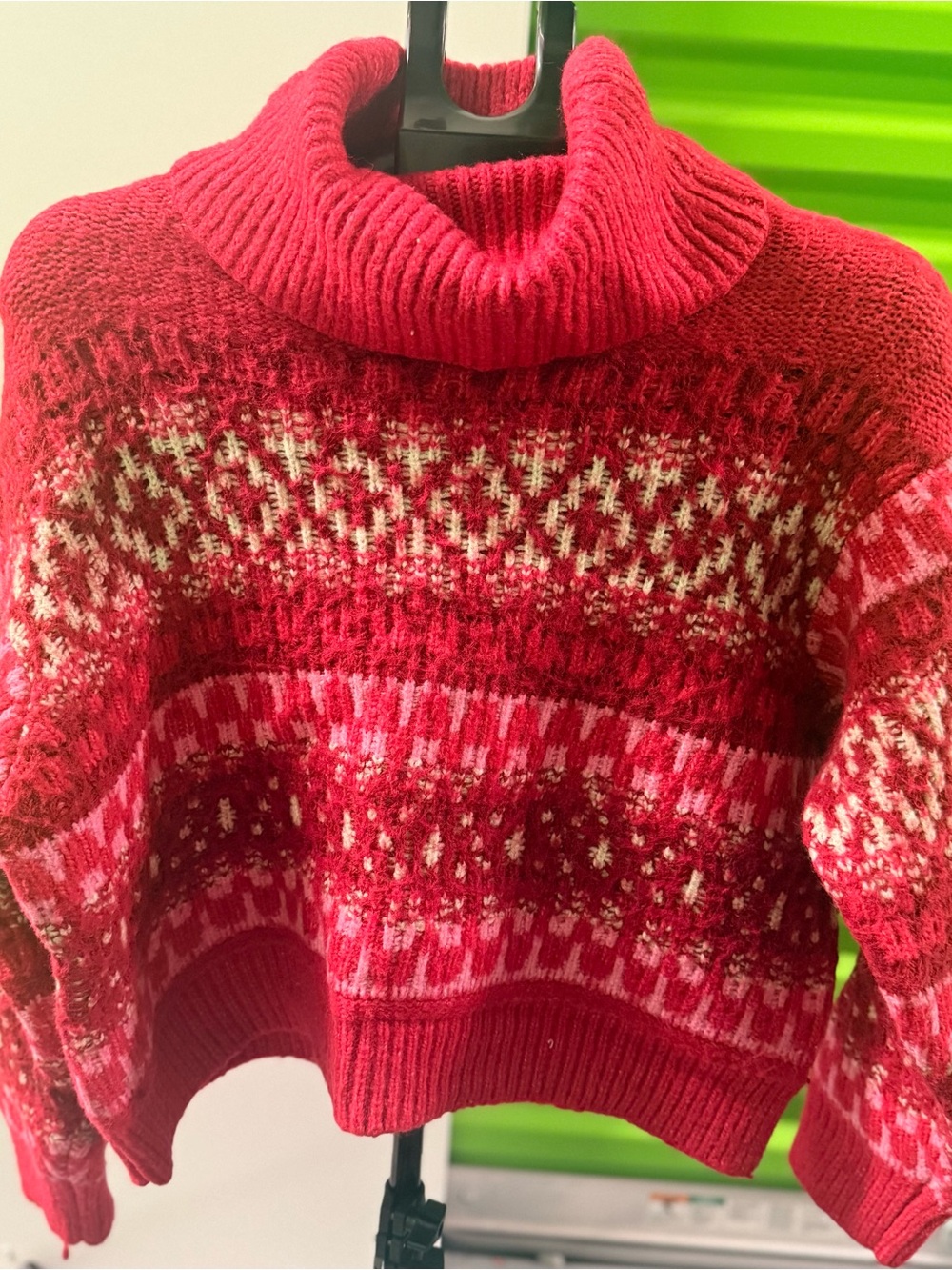 Cozy Pink Patterned Turtleneck Sweater
